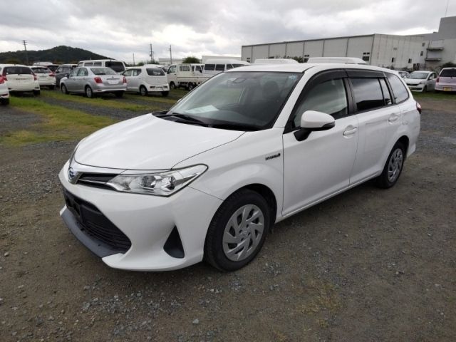 3827 Toyota Corolla fielder NKE165G 2018 г. (LUM Fukuoka Nyusatsu)